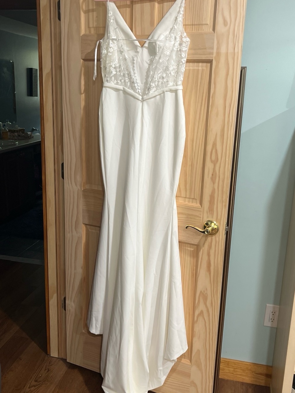 Stacees brand new White V-Neck Fitted Wedding Dress - Picture 7 of 7